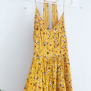 COOPERATIVE URBAN OUTFITTERS •Open Back Midi Dress